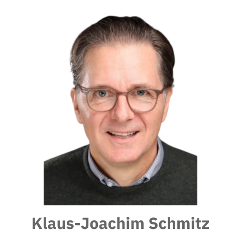 Das Bild steht in Zusammenhang mit Mediation und Konfliktlösung durch die Kanzlei Ponschab & Partner und zeigt folgendes: Ein Mann mittleren Alters mit kurzen braunen Haaren, der eine Brille, einen dunklen Pullover und ein Hemd mit Kragen trägt, schaut in die Kamera und lächelt. Unter dem Bild ist der Text Klaus-Joachim Schmitz zu lesen. Bei Fragen zu Konflikten und Konfliktlösung wenden Sie sich bitte an uns unter info@ponschab-partner.com